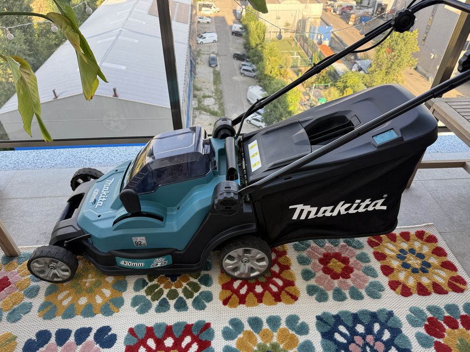 Masina de tuns iarba Makita, tip DLM432Z (compatibila cu acumulatori 2x18V)