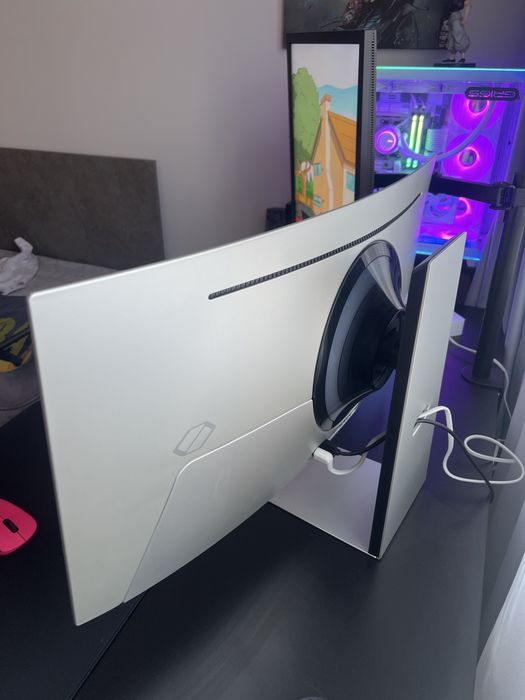 ГАРАНЦИОНЕН Гейминг монитор Samsung - Odyssey G8, 34'', 175Hz, 0.1ms, OLED, Curved