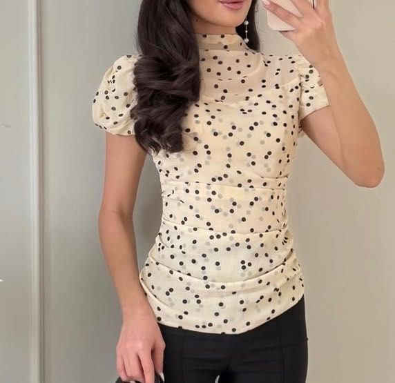 Блузка в горошек