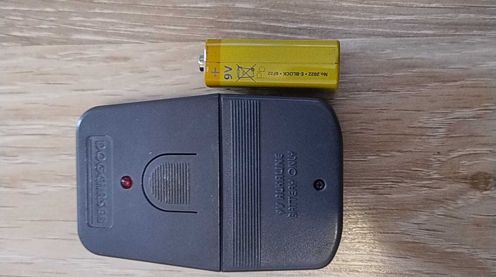 Dispozitiv de protecție cu ultrasunete, împotriva atacurilor câinilor