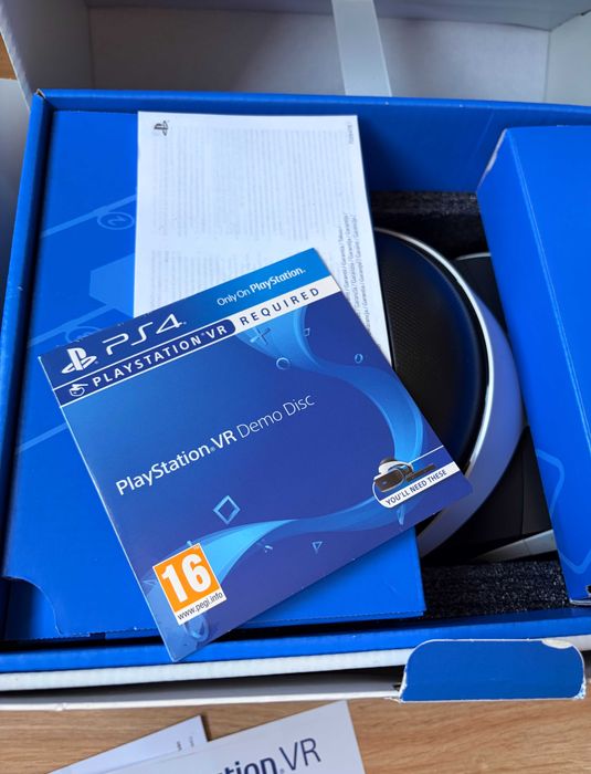 PS 4 VR комплект + камера + 2 Move контролера + игра PlayStation