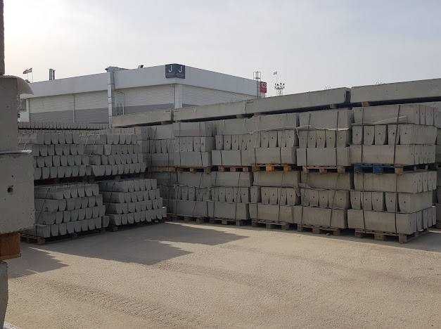 Фундаментальный бетонный блок. Бетонное ограждение. ФБС.ЖБИ.Фундамент