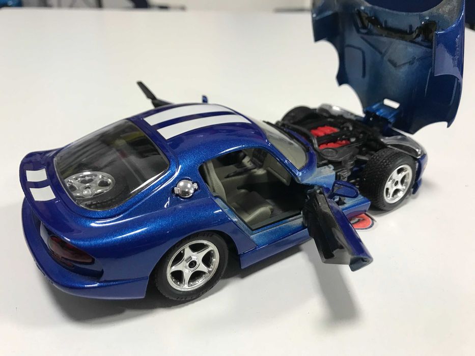 Метални колекционерски колички DODGE VIPER & FERRARI F355 1:24