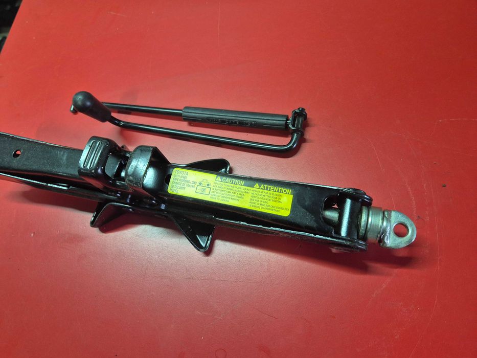 Cric Auto Original OEM TOYOTA Avensis Corolla Hybrid Yaris Cross Prius Hybrid Corolla Cross