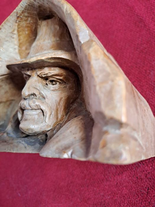 sculptura lemn semnata datata 1925