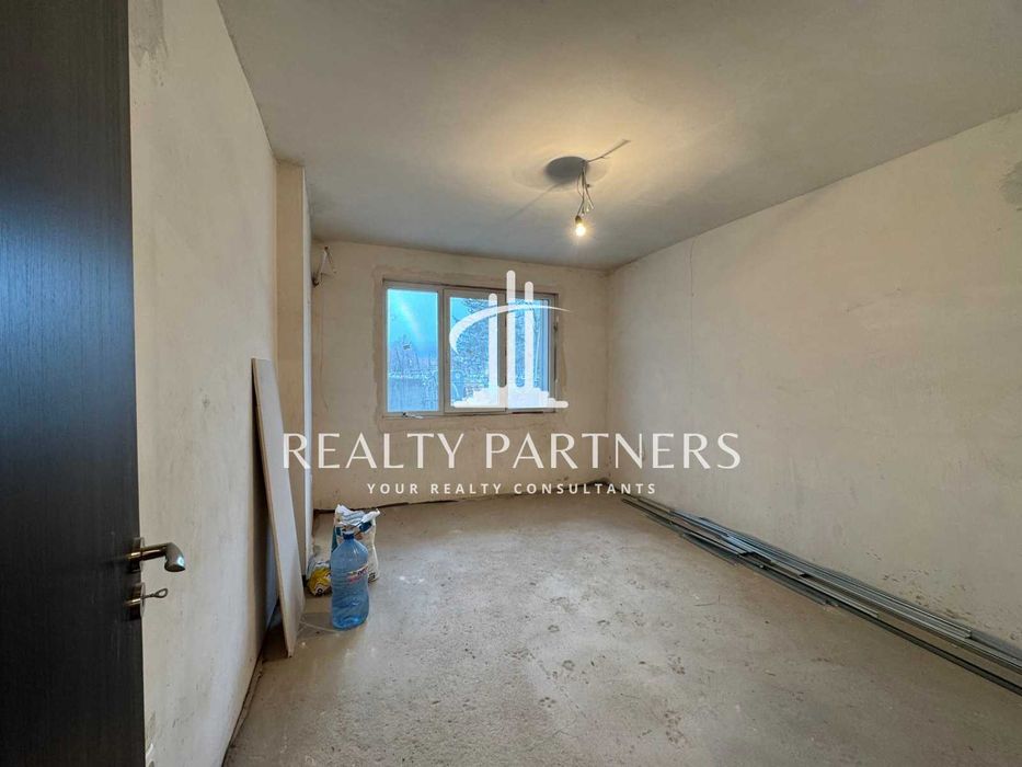 Продава се Тристаен апартамент в Перник, Изток - 100 кв.м за 714 €/кв.м - Снимка #1