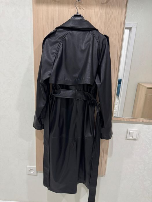 Кожаны плащ из Bershka