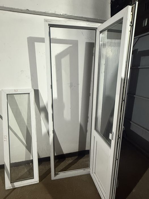 Продам окно и дверь для балкона