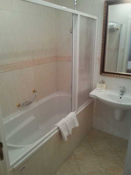 Дава се под наем Тристаен апартамент в София, Борово - 100 кв.м за 425 € - Снимка #4