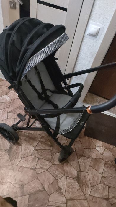 Продам коляску не новая
