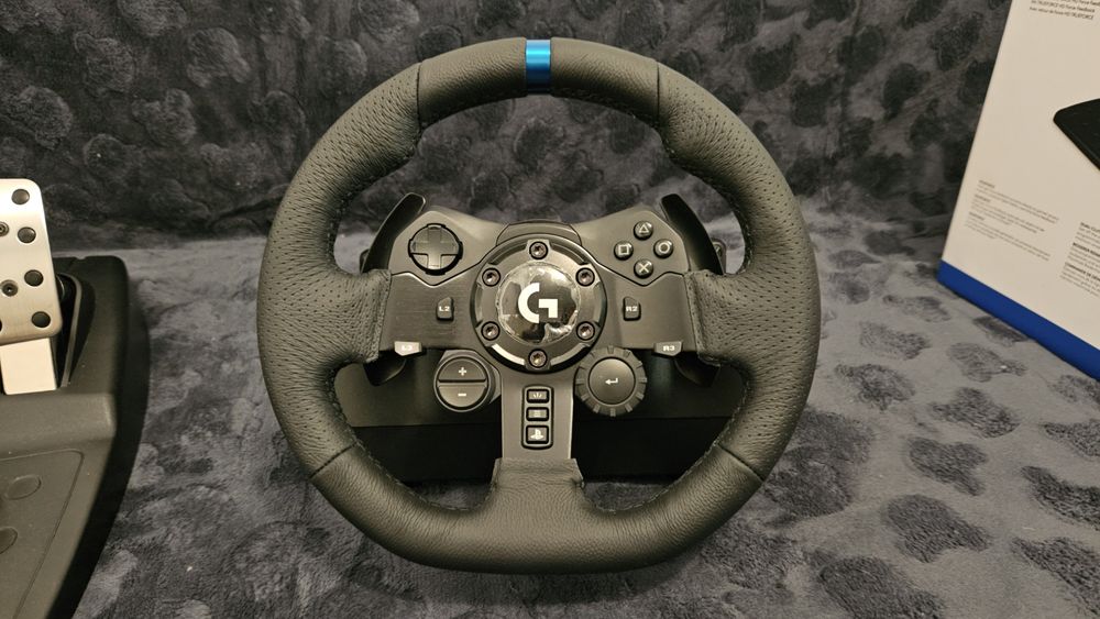 Vând volan Logitech G923 TRUEFORCE