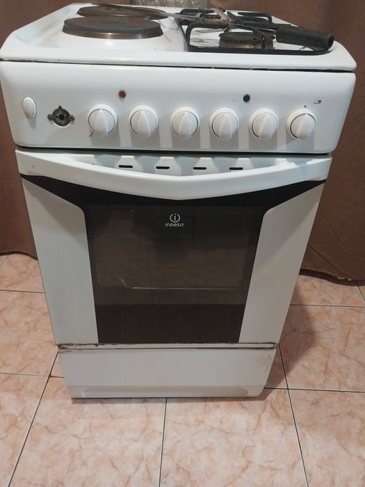 Продам электро плиту