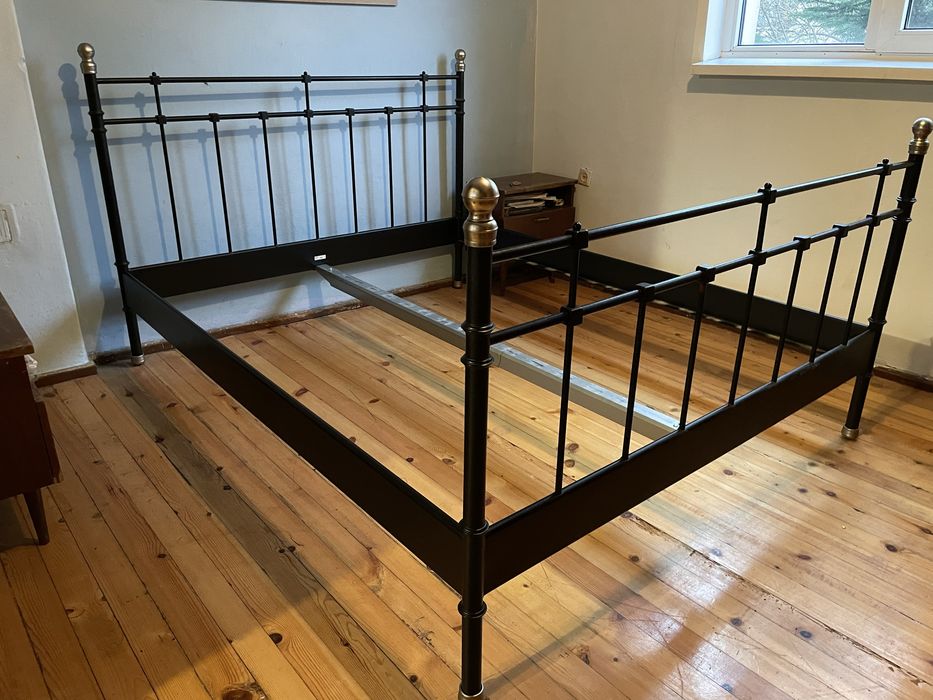 Легло, спалня с подматрачна рамка