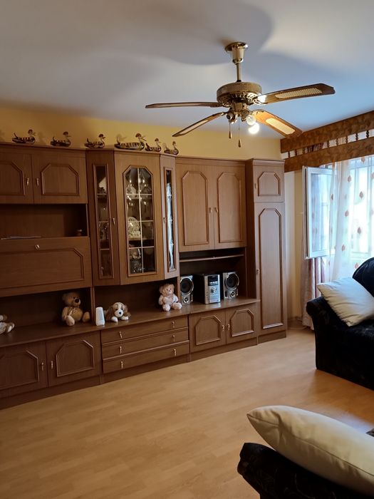 Vând apartament decomandat