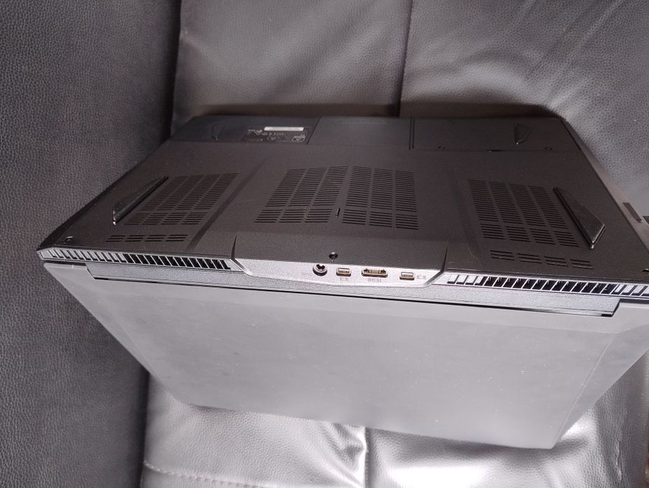 Leptop gaming i7 clevo de 17.3inch la pretu de 1300lei