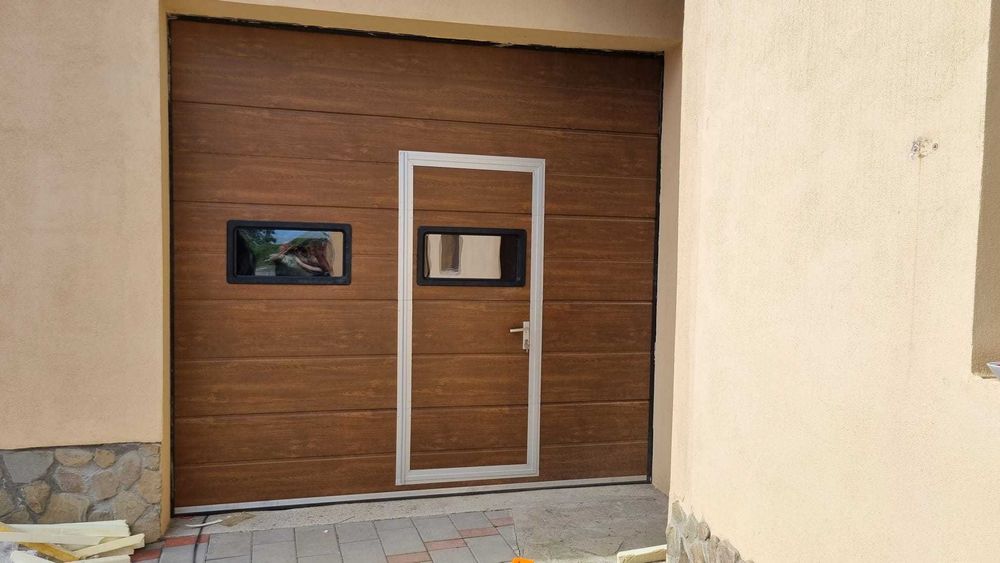 uși de garaj secționale