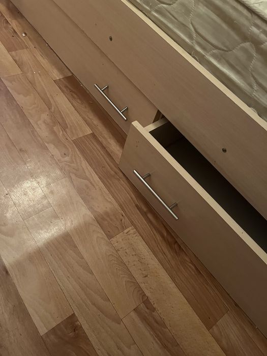 Продам кровать .