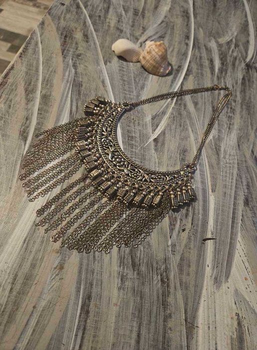 Стар гердан за носия