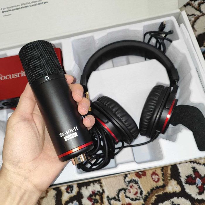 Звуковая карта Focusrite Scarlett 2i2 Studio 3rd Gen