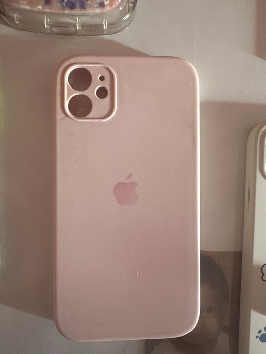 Продам чехлы на айфон 11