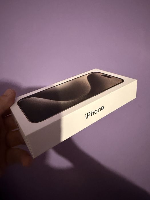 Продавам Iphone 15 pro 128GB