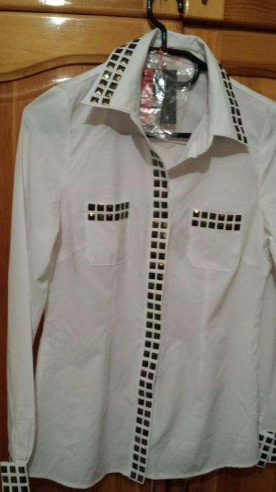 Италианска бяла риза с орнаменти нова