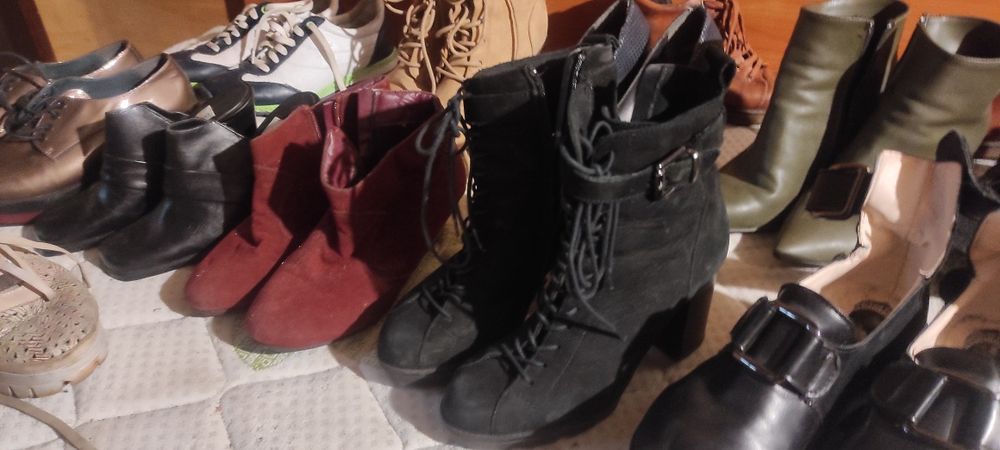 Маратонки и обувки Adidas и други