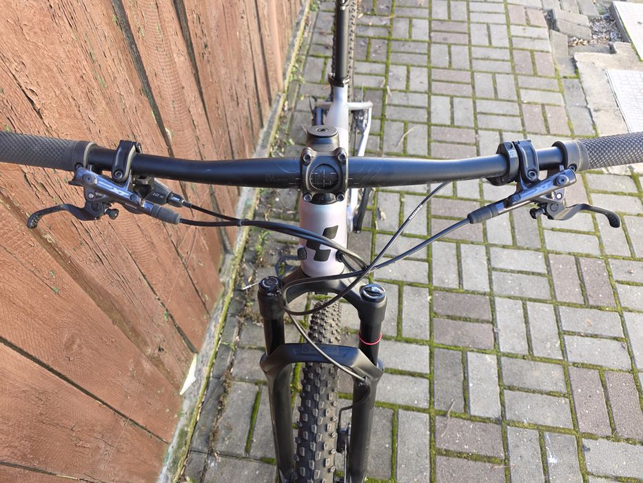 Mtb CUBE ACCES.  C62.  29 M