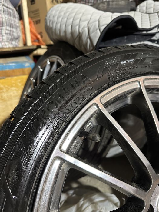 Шины с дисками 235/45/18 на Camry 70, 75