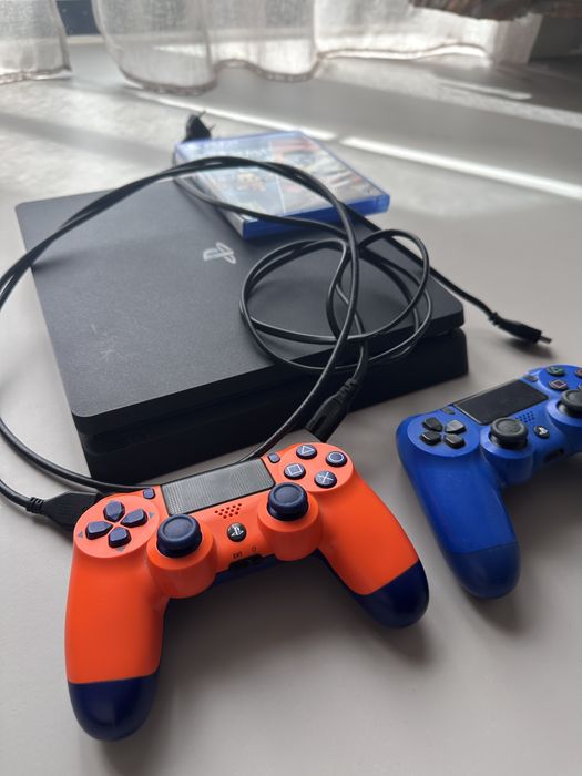 PlayStation 4 Slim 1TB + 2 controllere + joc