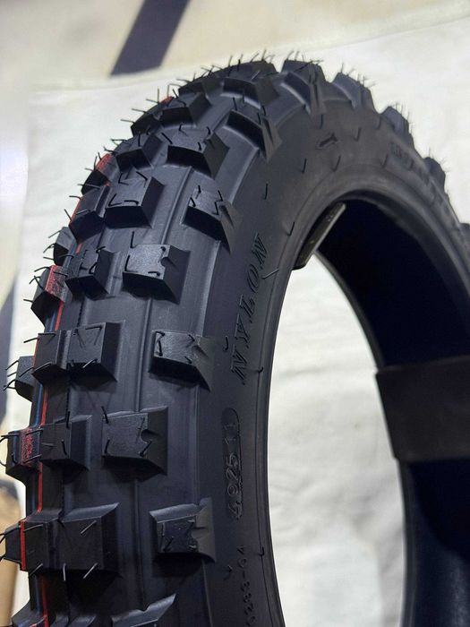 Покрышка шипованная на электроскутеры.