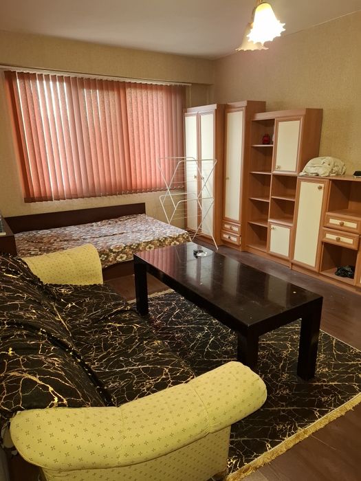 Под наем обзаведена гарсониера Ем.Станев 8 Б ет 2 южна.