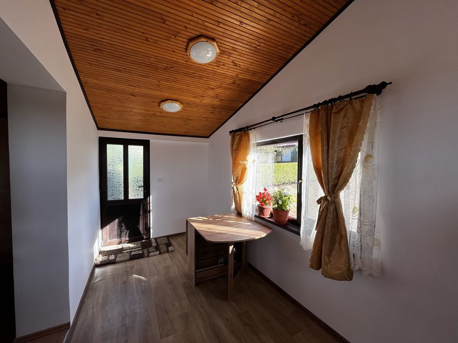 Дава се под наем Къща в Ловеч, Широк център - 10000 кв.м за 204 € - Снимка #2