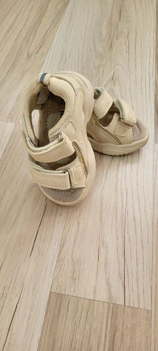 Продам обувь на девочку