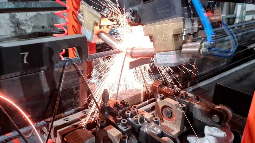 Изготовление треугольных каркасов методом точечной контактной сварки