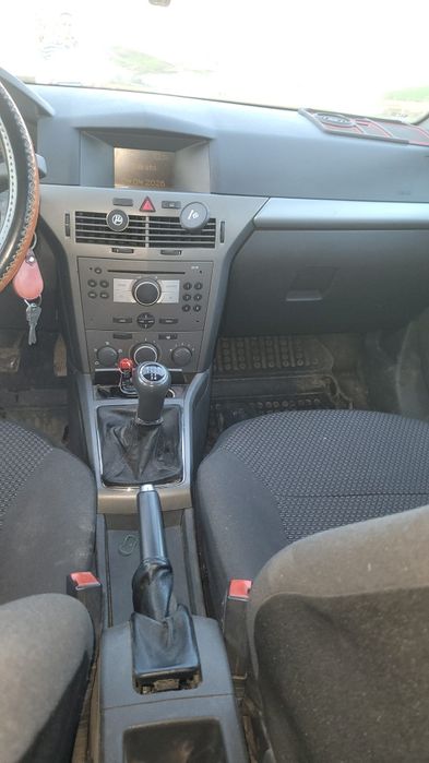 De vanzare Opel astra h an 2005 .