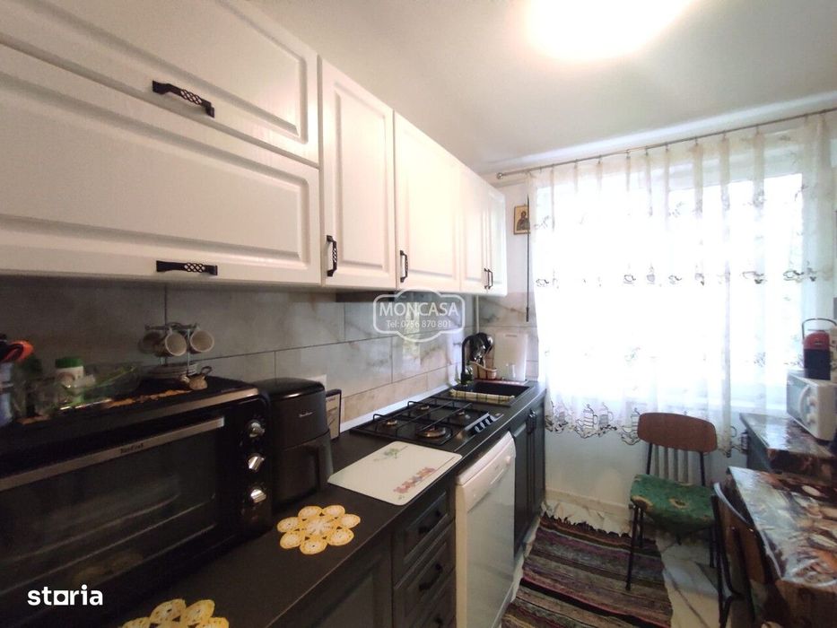 Apartament 3 camere zona Marchian , etaj 1