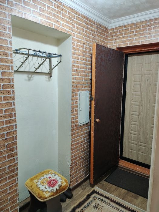 Продам 1.5ку. на площади. В 4х эт. доме .