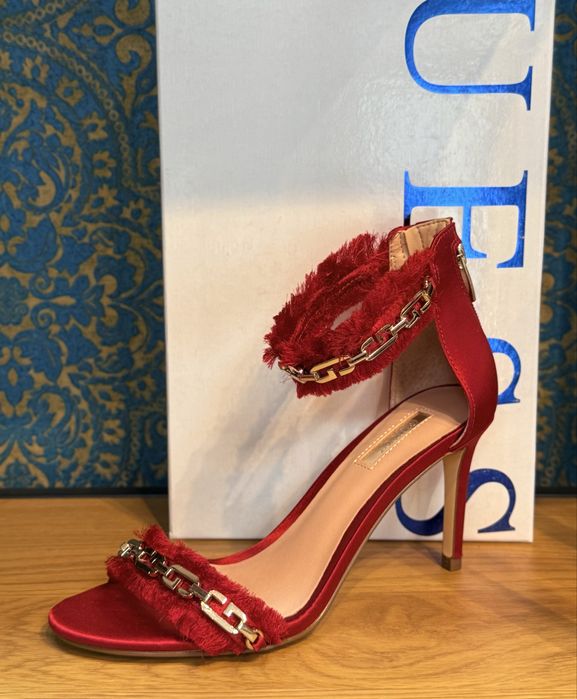 Червени дамски сандали GUESS 36.39.40