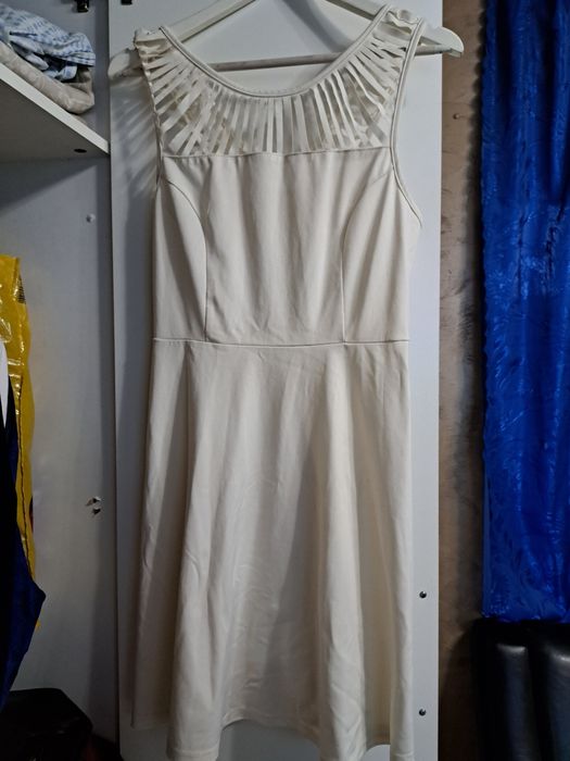 Продавам рокли като нови