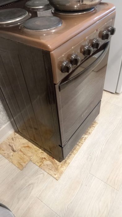 Электро плита 4 комфорки