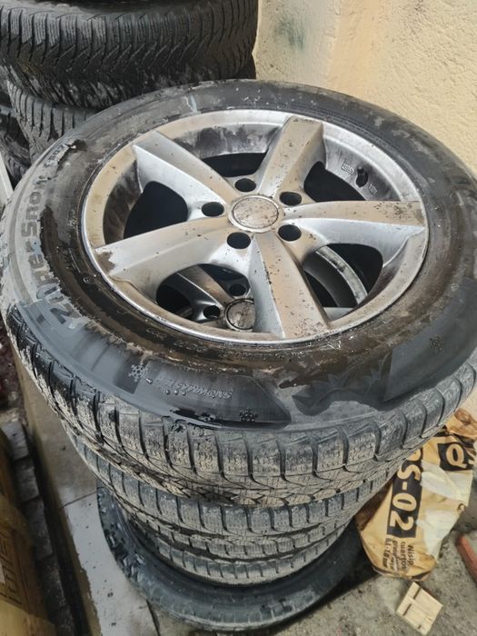 215 / 65 / 16 C anvelope si jante Land Rover