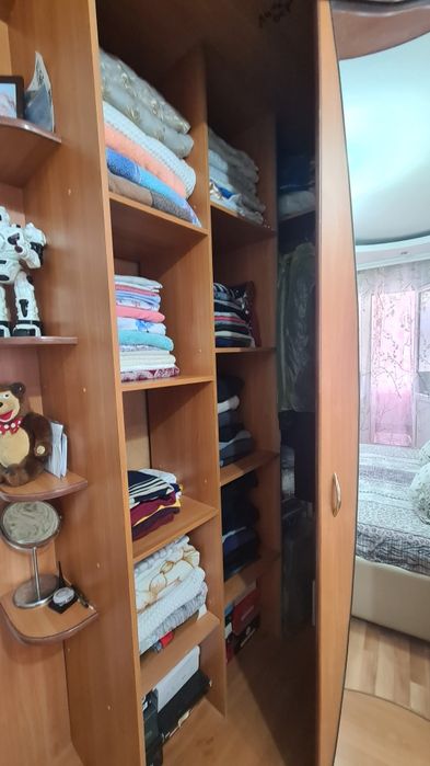 Продам угловой шкаф