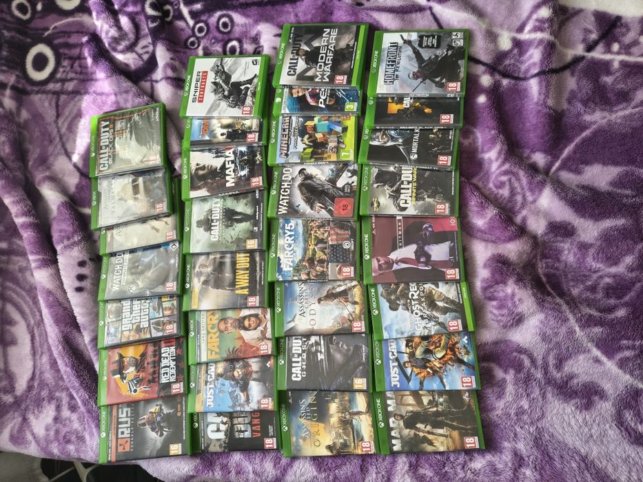 Xbox one s + 3 manete + 31 de jocuri,