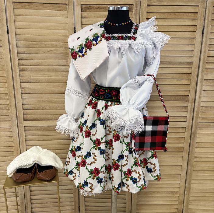 Costum popular din maramures femei