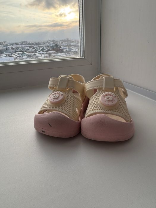 Обувь на девочку  за 1000 тг