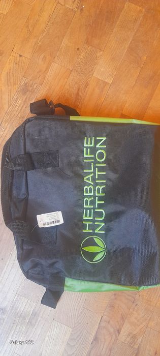 Предлагам удобна и практична чанта