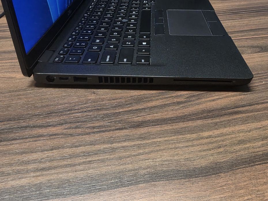 Dell Latitude 5400 14" - i7 / 16GB / 256GB SSD / Win 11 Licențiat (Ideal Școală)