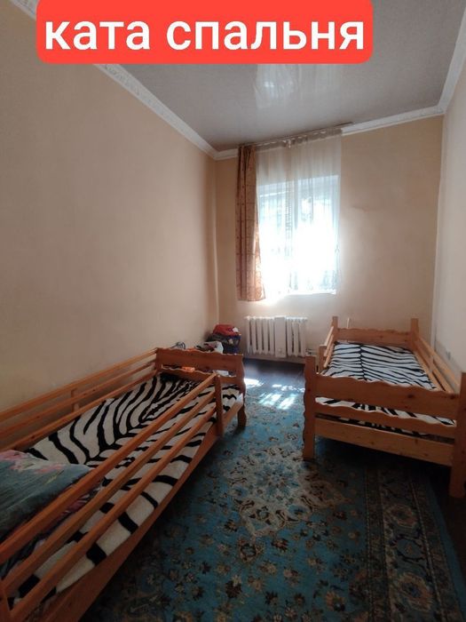 Продаю домик 2,5 сотки. Махмуда Кошгари . Ешлар маркази . Нац. Банк
