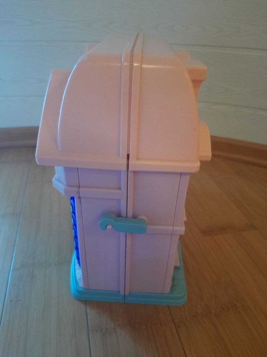 Продается кукольный домик